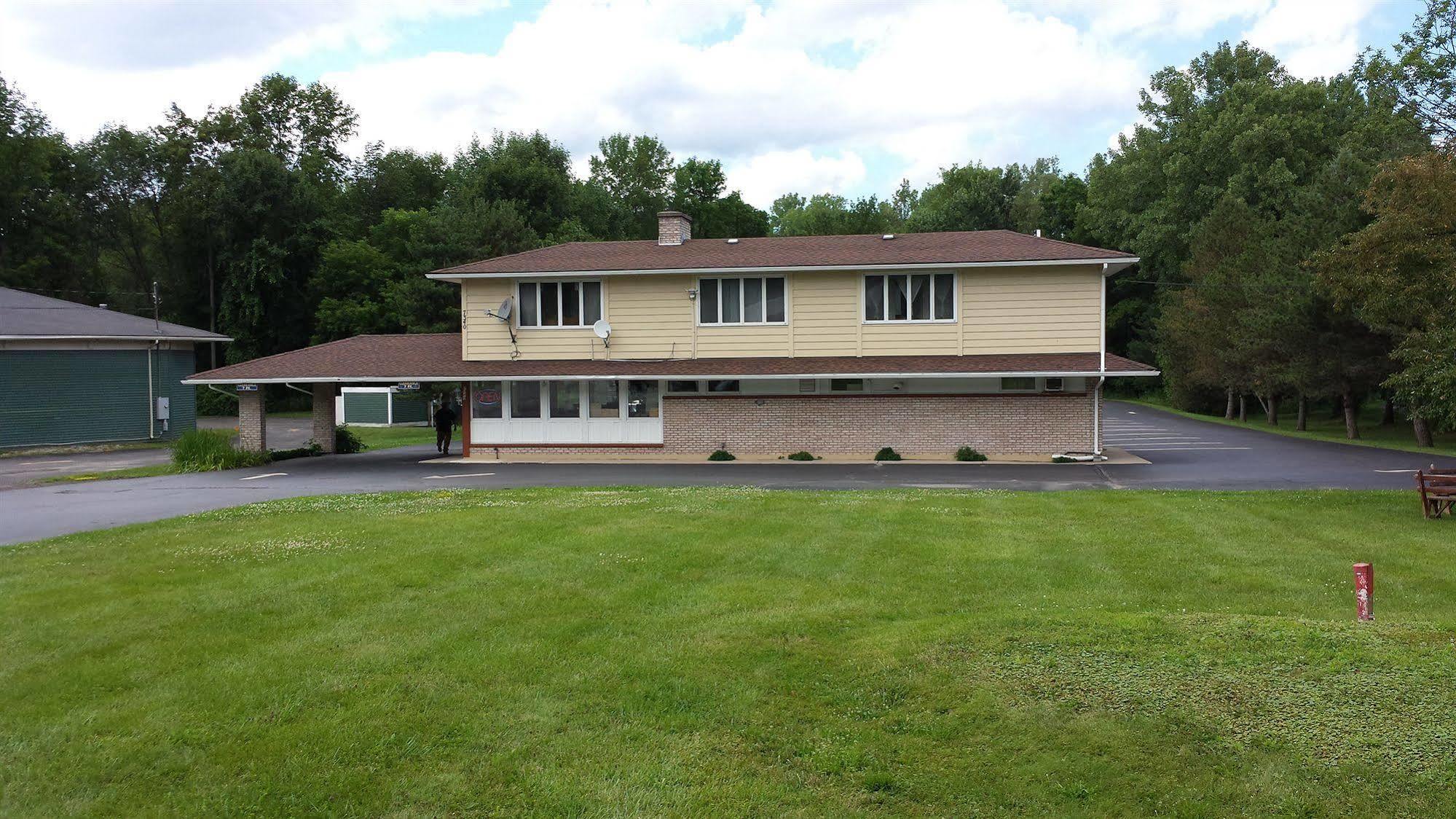 Budget Inn Fairport Esterno foto