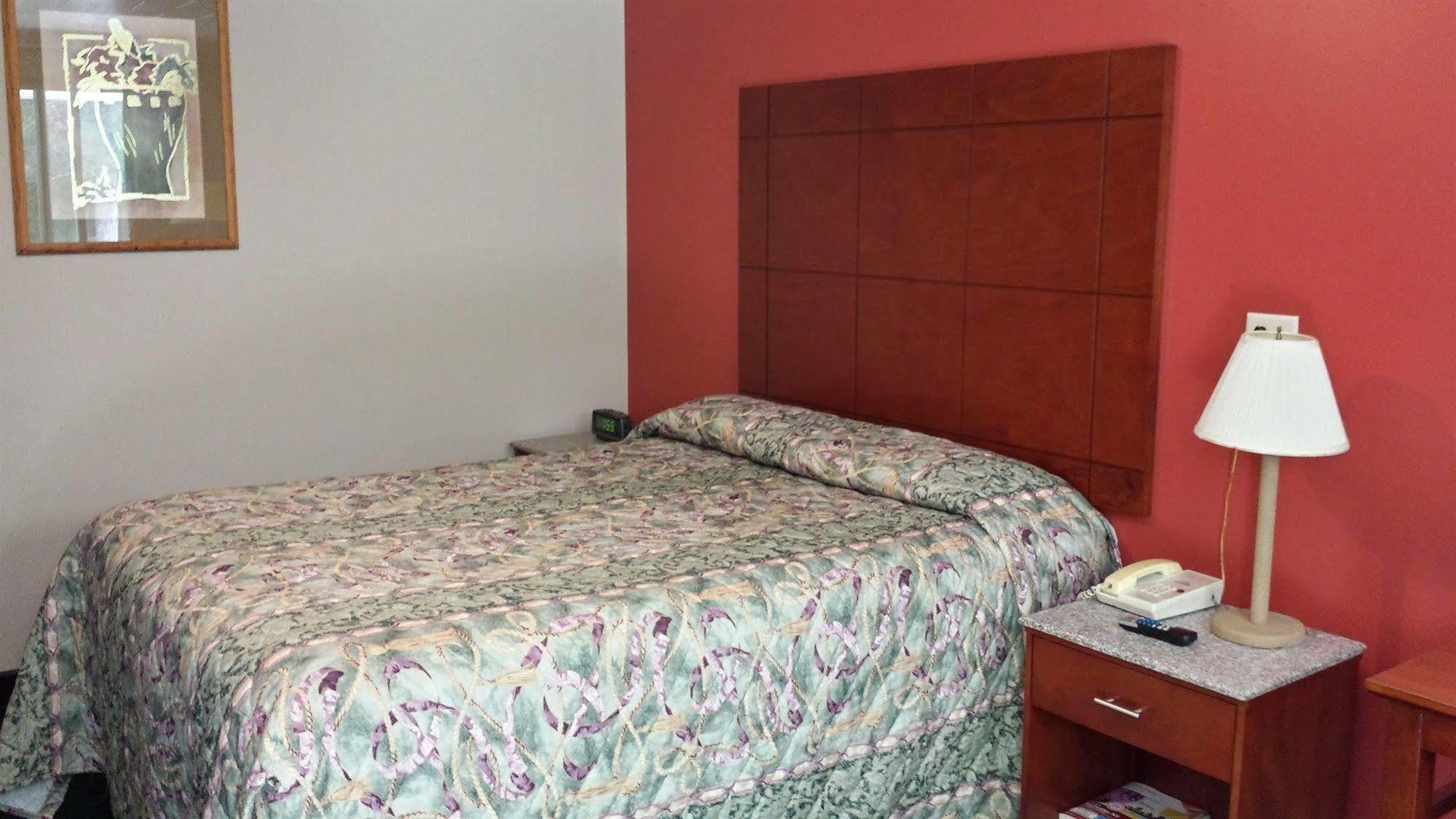 Budget Inn Fairport Esterno foto