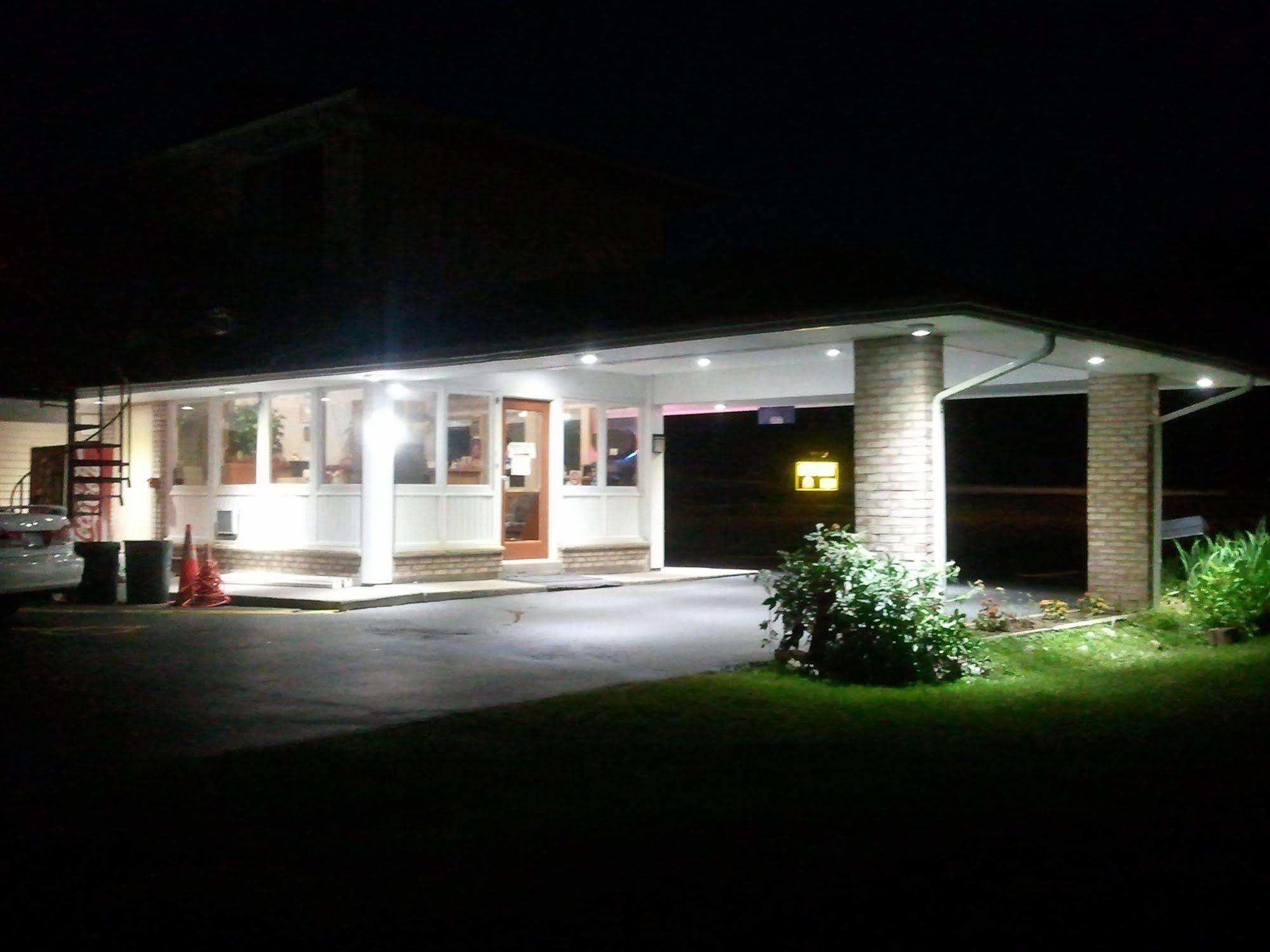 Budget Inn Fairport Esterno foto