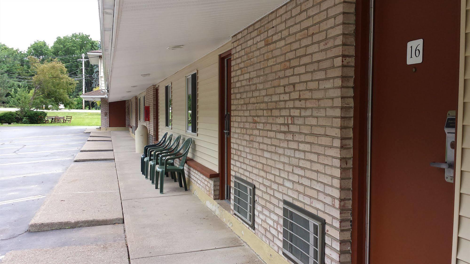 Budget Inn Fairport Esterno foto
